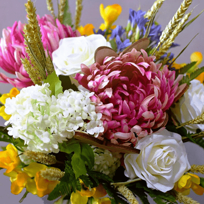 Bouquet de deuil en fleurs artificielles dans les tons rose, blanc, jaune et bleu